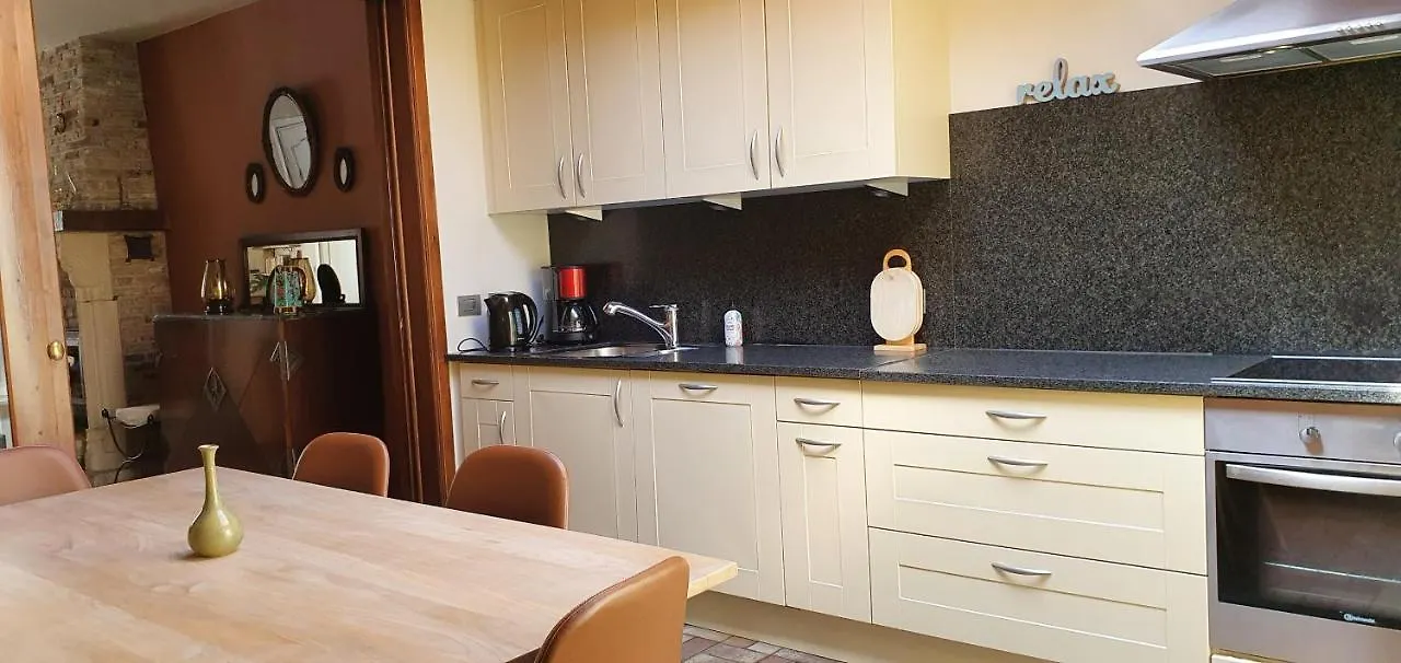 Close To Centre, 3 Rooms, 2 Bathr & Wc, Free Parking & Wifi, Spacious Living Area & Kitchen بروج